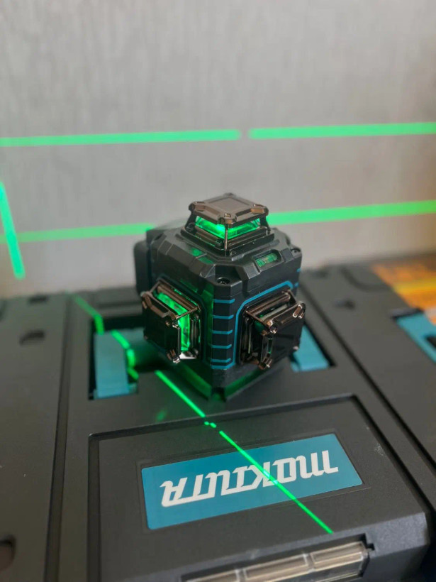 تراز لیزری ۴ بعدی ۱۶ لاین 360 درجه لنز فلزی ماکیتا مدل 5V-16X با کیف BMC